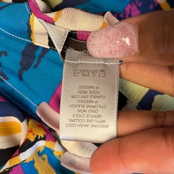 Multiples
Plus Size Block Print Crinkled Yoryu Long Roll-Tab Sleeve - Picture 5 of 7